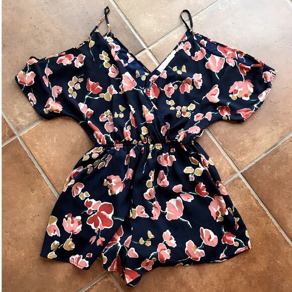 ASTR Off Shoulder with Spaghetti Straps Multi Color Floral Romper size M - Picture 9 of 9